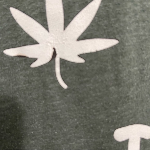 Happy face, pot leaves graphic t-shirt. - Picture 4 of 4